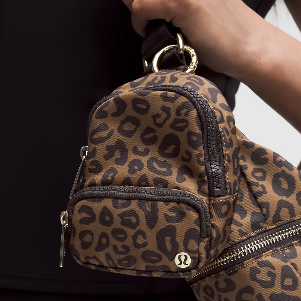 Lululemon Everywhere Backpack Nano (Leopardo Shift Midi Desert Khaki Multi) - Picture 9 of 10